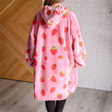 Oversized Blanket Hoodie in Strawberry